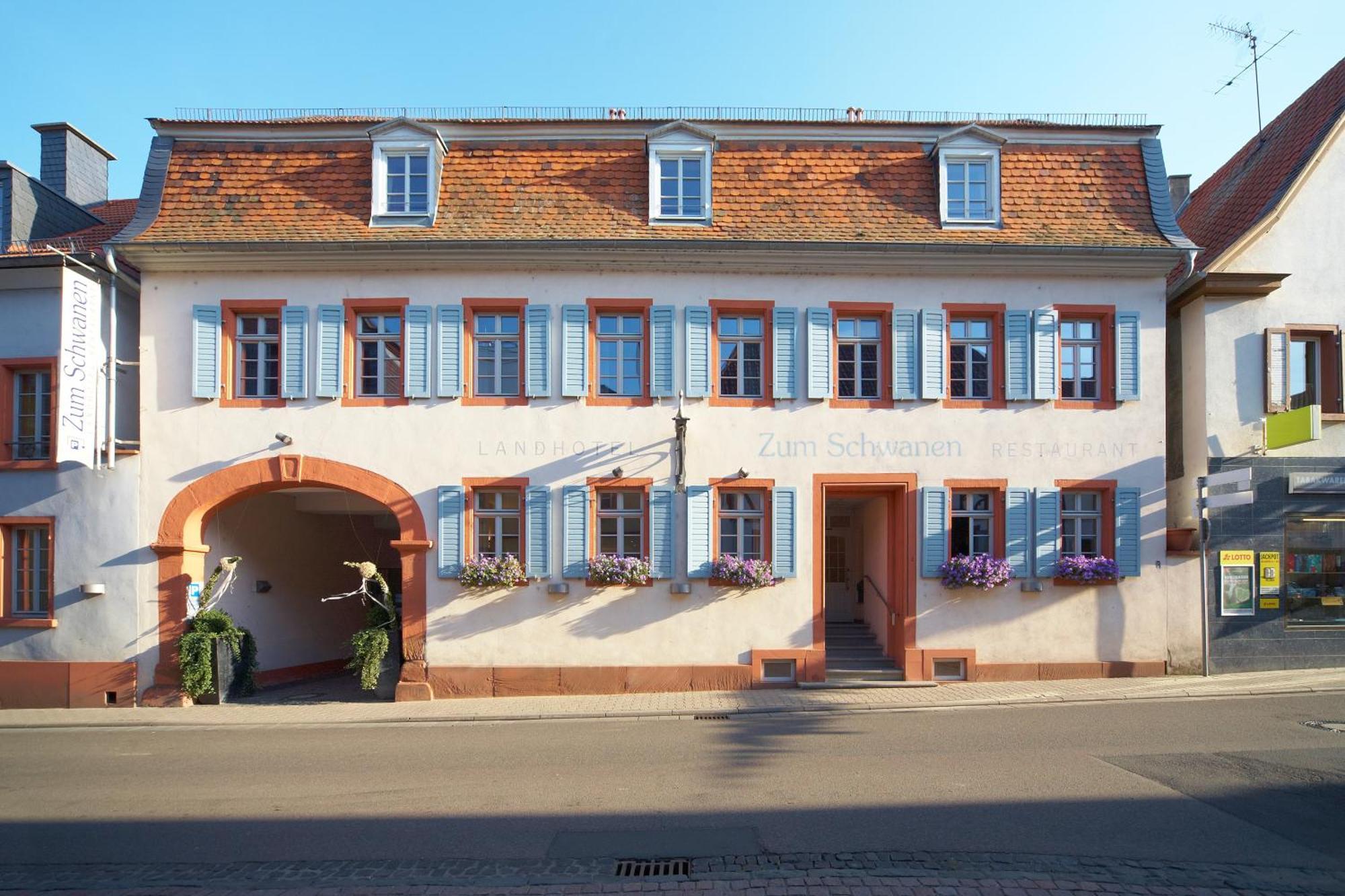 Landhotel Zum Schwanen Mit Restaurant Mona Liza Osthofen Bagian luar foto