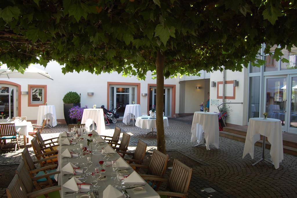 Landhotel Zum Schwanen Mit Restaurant Mona Liza Osthofen Bagian luar foto