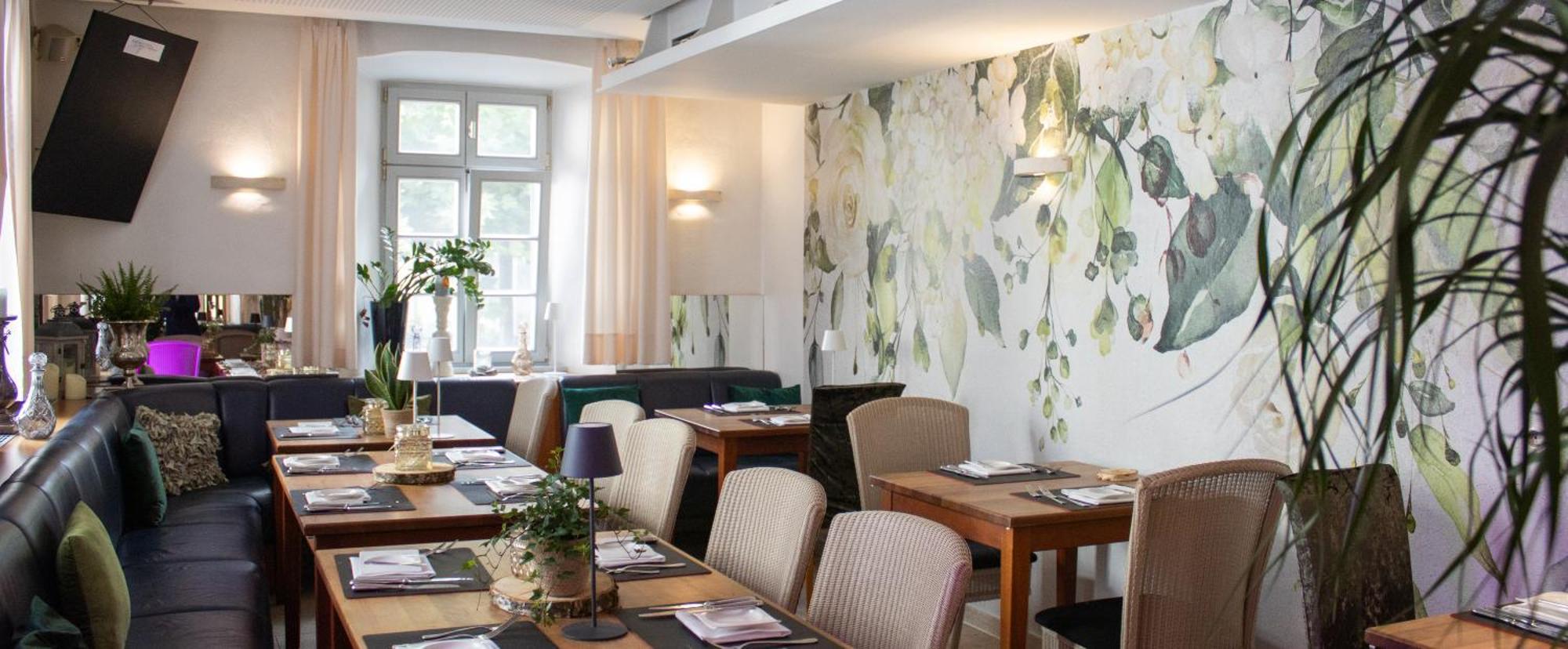 Landhotel Zum Schwanen Mit Restaurant Mona Liza Osthofen Bagian luar foto